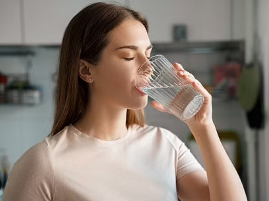 Điều gì sẽ xảy ra khi bạn uống thiếu nước? 5 tín hiệu cảnh báo cơ thể bạn đang thiếu nước trầm trọng!