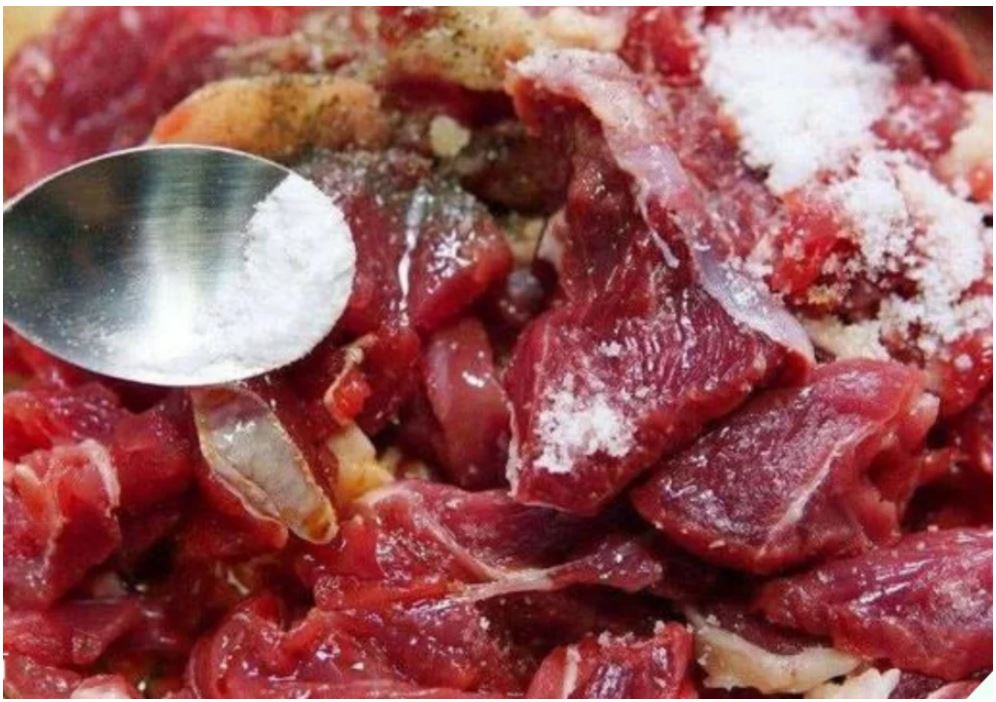 Thịt bò hay bị dai đừng ướp với muối “dai càng dai”: Ướp thứ này thịt sẽ mềm tan, xào đậm vị, thơm ngon