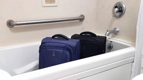 Vì sao nên đặt vali vào phòng tắm ngay sau khi nhận phòng khách sạn?