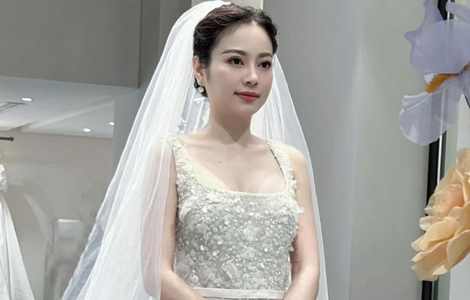 Hot mom Hằng Túi lên xe hoa lần 3, váy cưới “đụng hàng” Son Ye Jin?