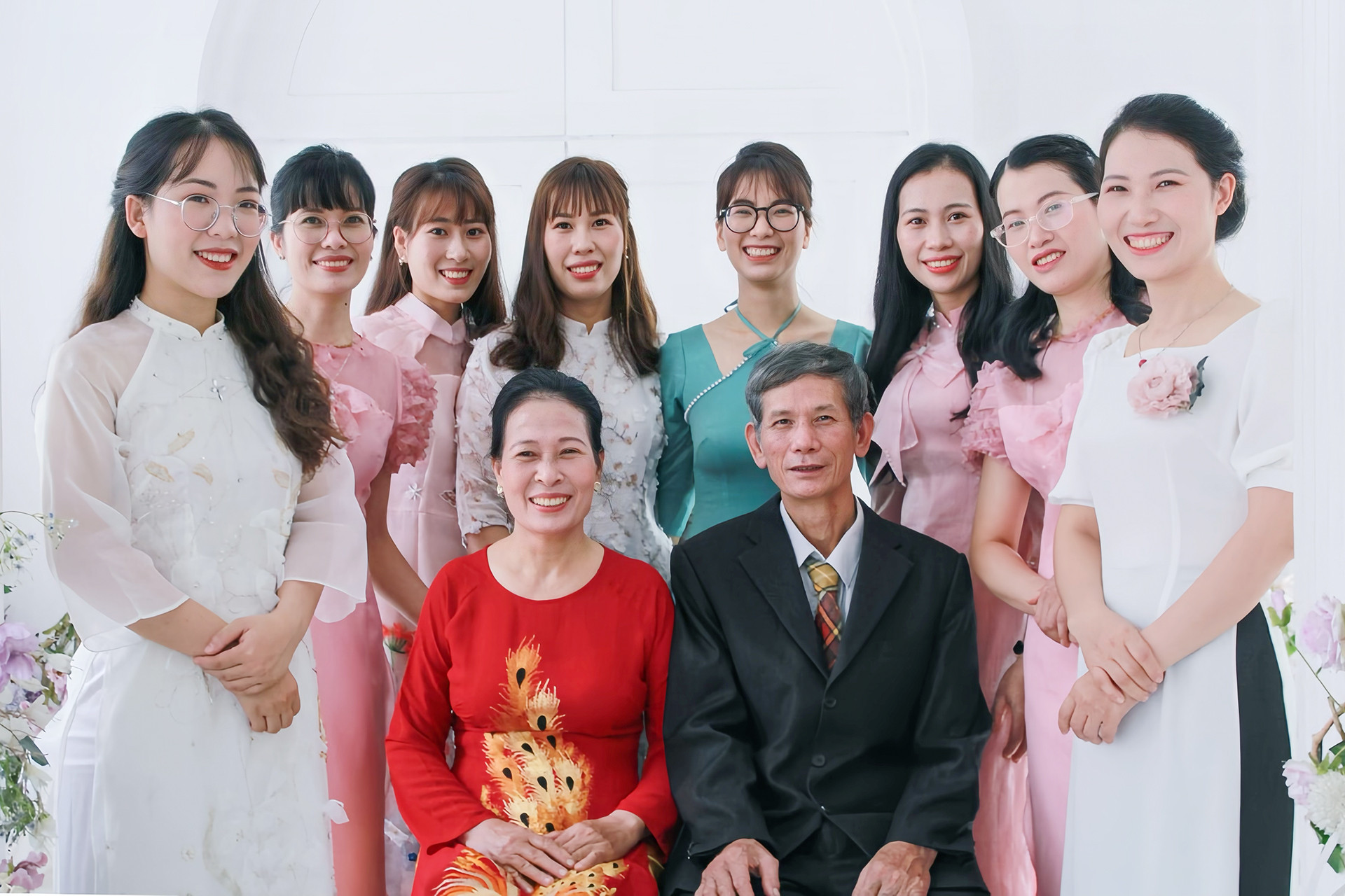 Người đàn ông Hà Nội sinh 8 con gái: Tôi sướng hơn khối người, con gái cũng nối dõi, thờ cúng bố mẹ như thường