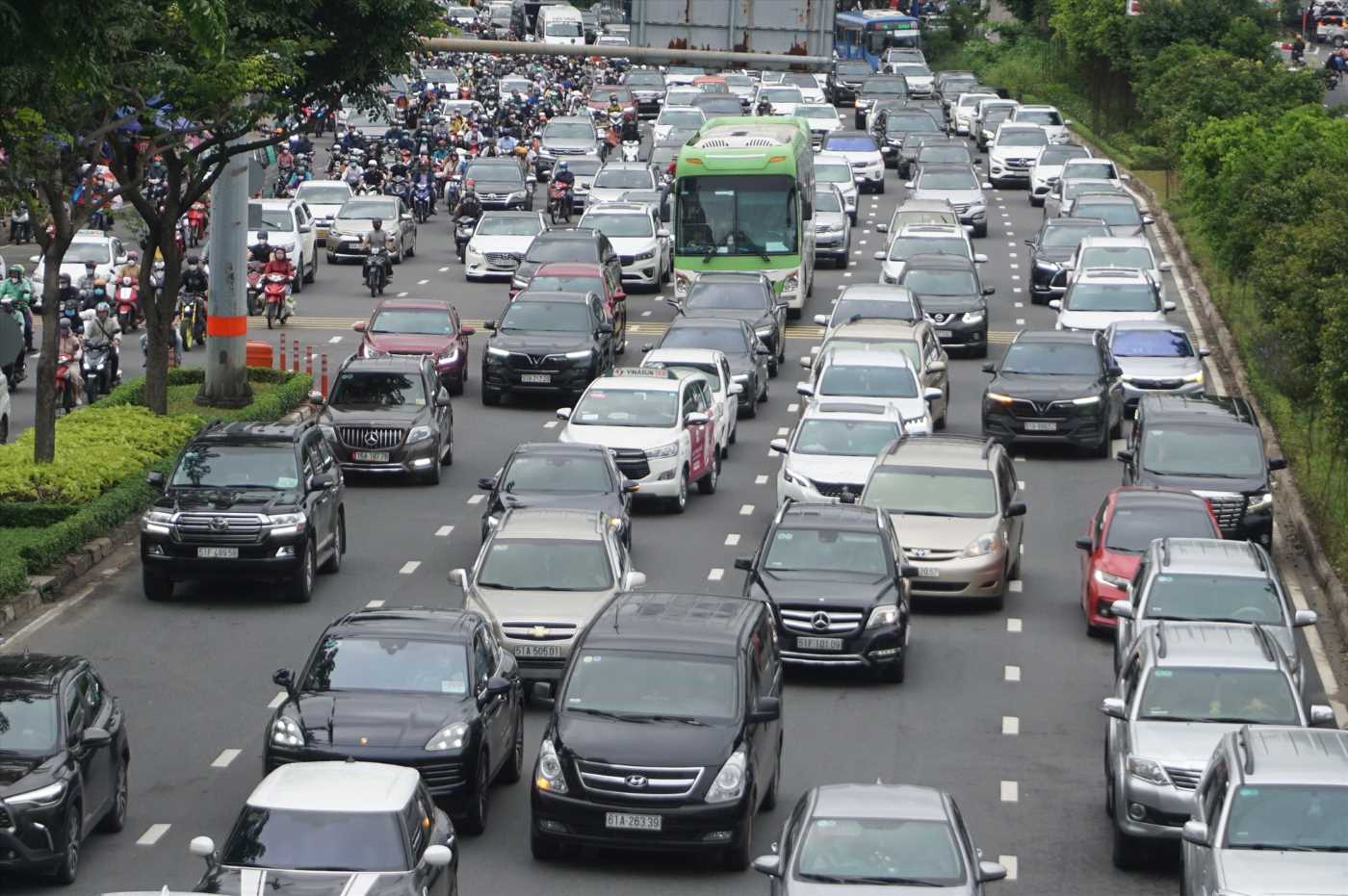 TPHCM sẽ thu phí kẹt xe để hạn chế xe cá nhân vào nội đô