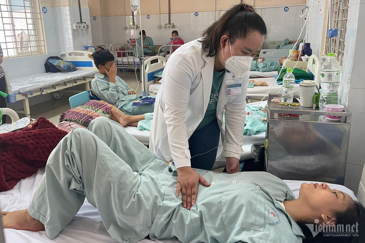 328 người vào viện sau khi ăn bánh mì ở Đồng Nai, Bộ Y tế chỉ đạo khẩn