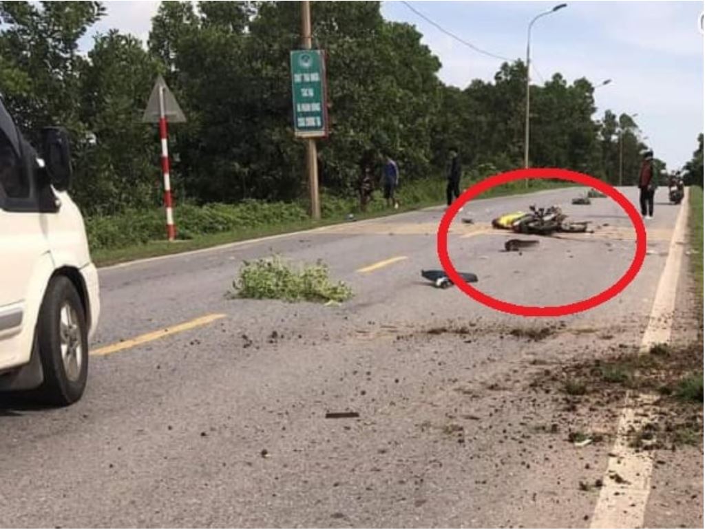Quảng Ninh: Ô tô tải tông xe máy đi cùng chiều khiến chồng tử vong, vợ bị thương