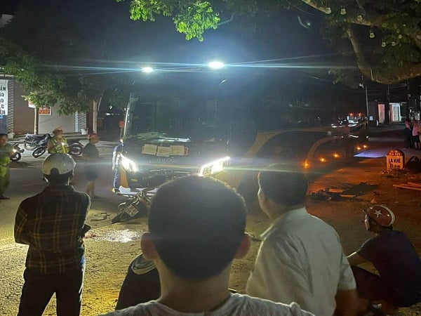 Hà Tĩnh: Xe máy đối đầu ô tô khách khiến 2 thanh niên tử vong thương tâm
