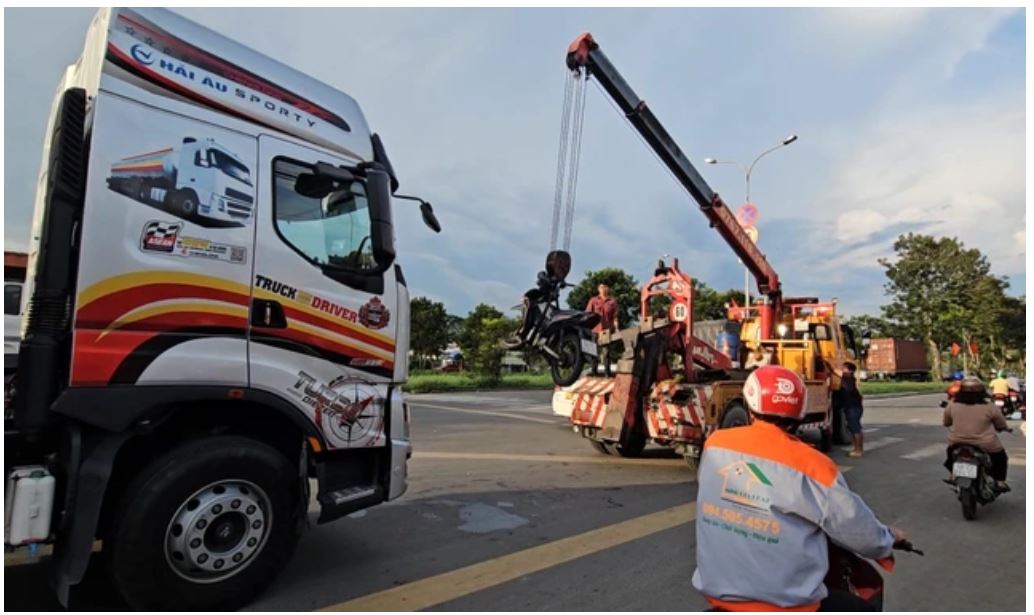 TP. HCM: Hai vợ chồng bị xe bồn cán tử vong trong lúc đến chợ đầu mối lấy hàng về bán