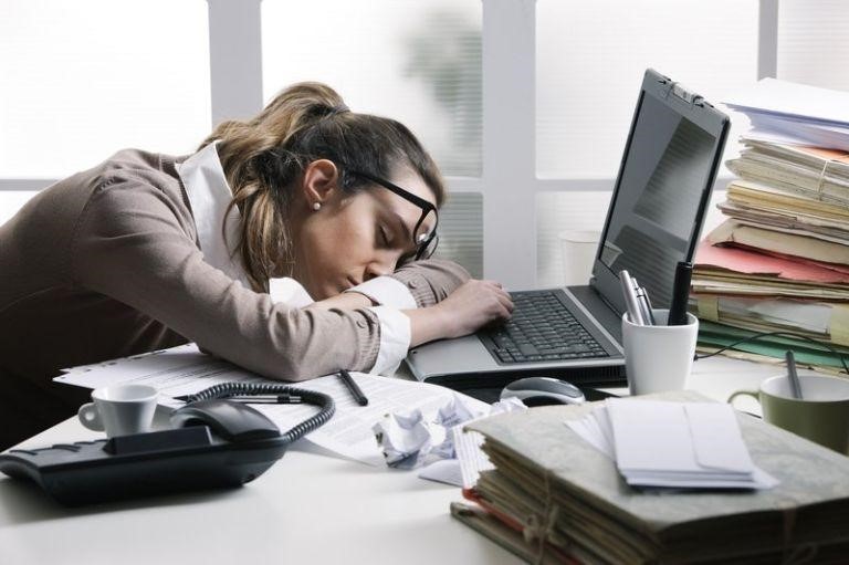 Thường xuyên buồn ngủ ban ngày: Dấu hiệu cảnh báo một số bệnh nguy hiểm