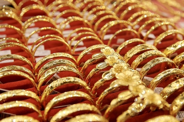 Người ‘ôm vàng’ lỗ nặng