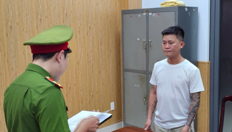 Bắt nóng ‘ông trùm’ đường dây đ: ánh b: ạc, c:á đ:ộ hơn 2.000 tỷ đồng khi từ Campuchia về Việt Nam