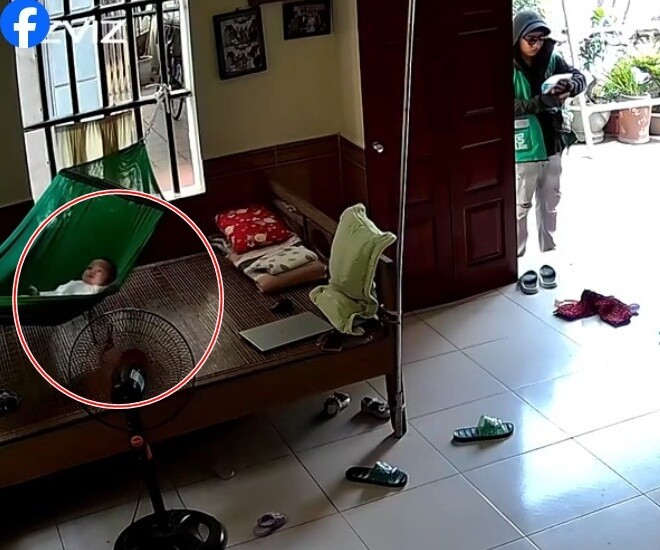 Con nằm một mình trên võng, mẹ Việt xem camera thì nghẹn ngào khi thấy hành động của shipper