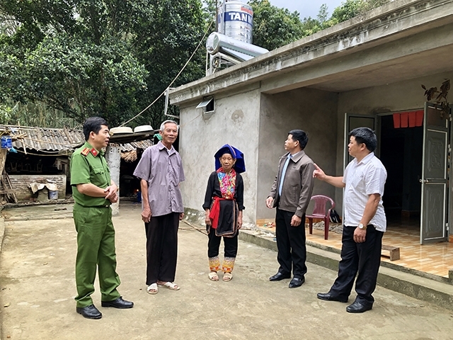 Chế độ với trưởng thôn chưa đến tuổi nghỉ hưu phải tinh giản biên chế