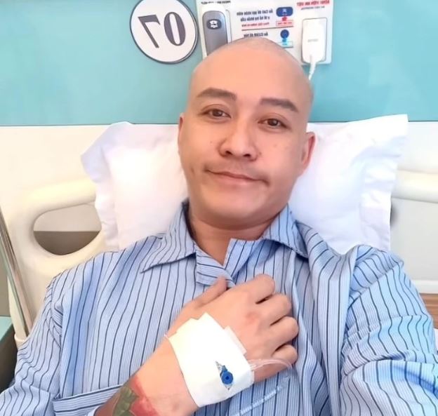 Ca sĩ Tuấn Hưng nhập viện