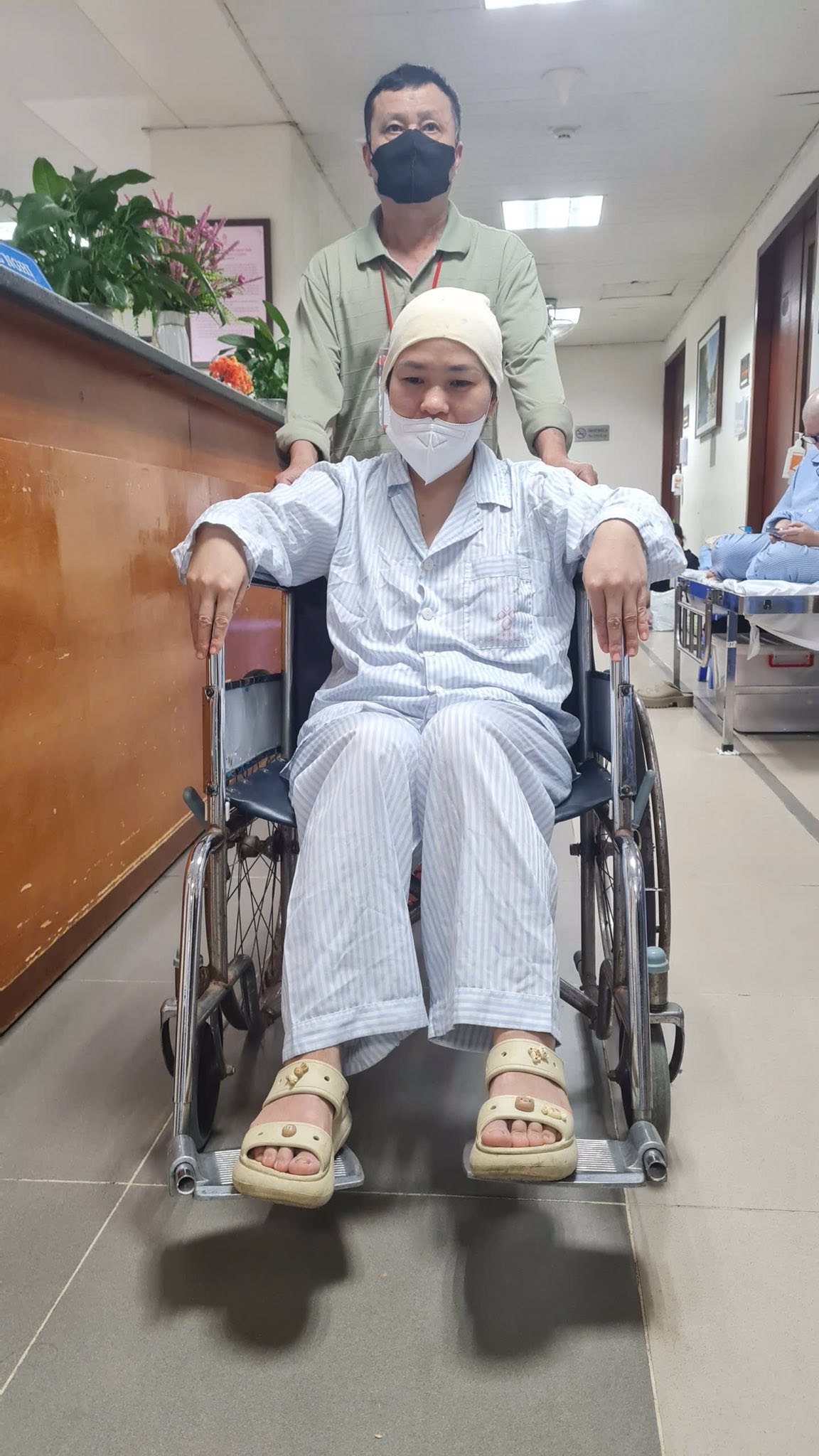 Cô giáo vùng cao ngã quỵ khi bỗng dưng phát hiện mắc ung thư máu ác tính: “Tôi chỉ mong được sống để trở về với 2 con nhỏ và các học trò”