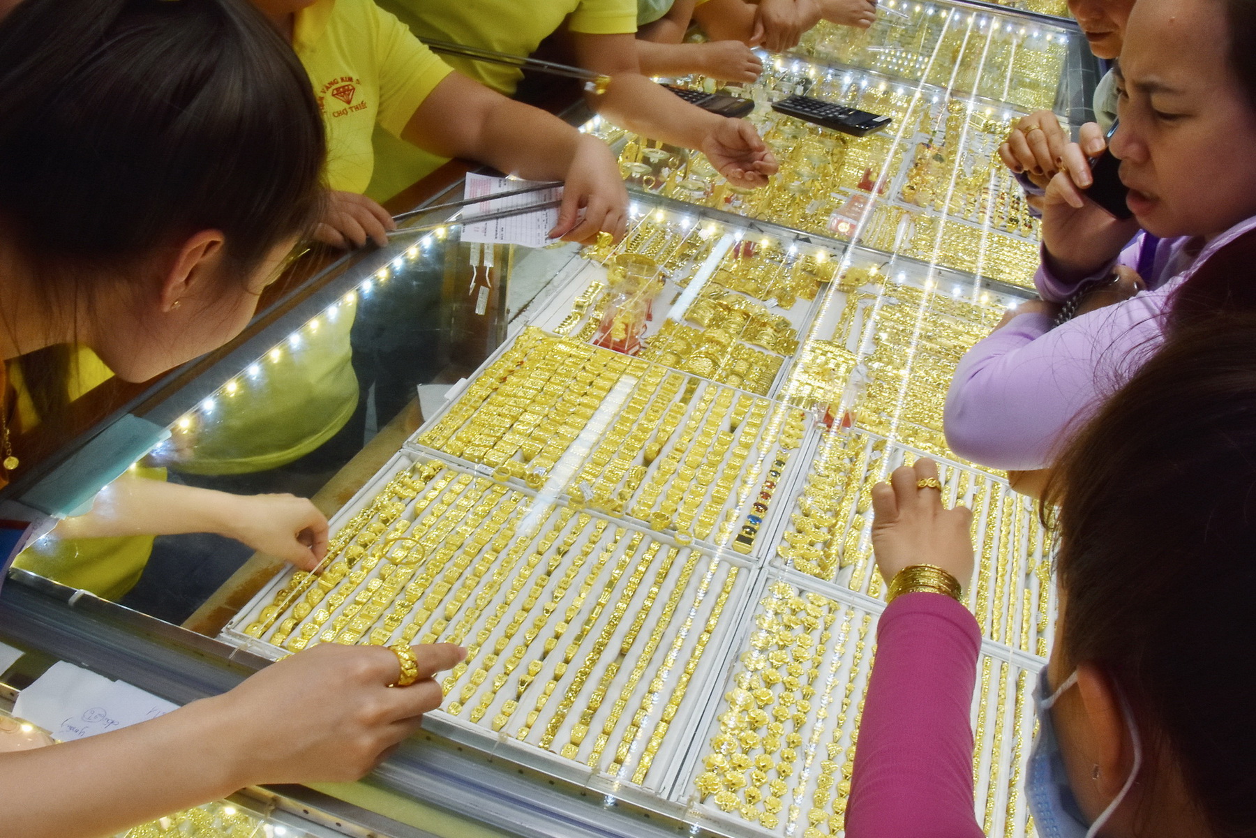 Giá vàng hôm nay (chiều 13-9): Giảm sâu