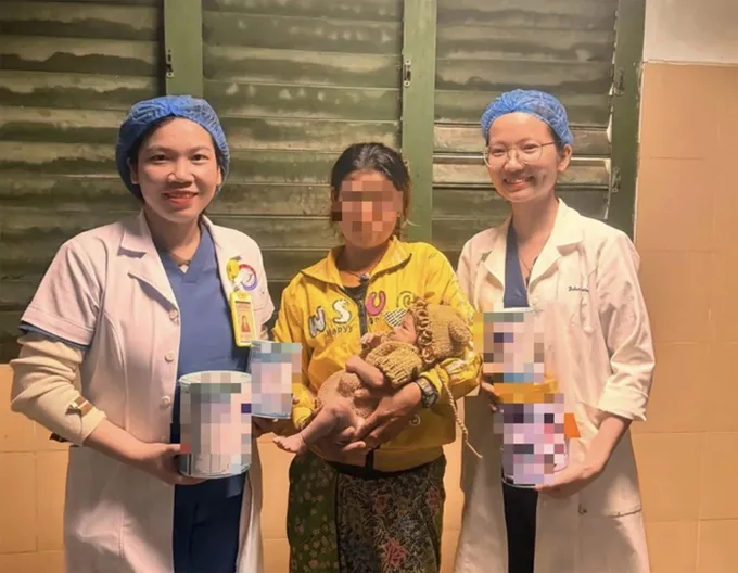 Quảng Trị: Cứu sống bé 5 ngày tuổi thủng dạ dày do mẹ cho ăn cơm quá sớm