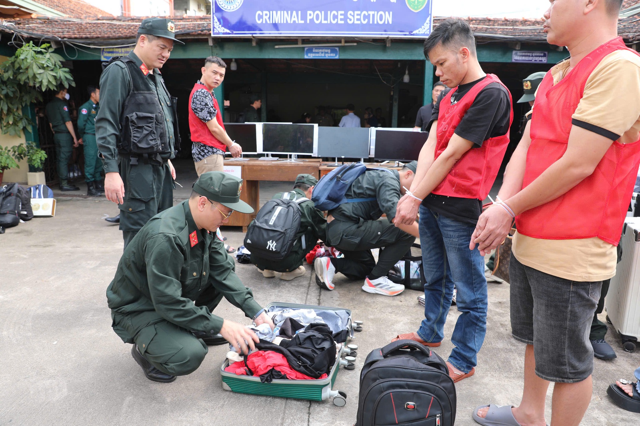 Công an tỉnh Lai Châu chủ trì phá chuyên án lừa đảo qua mạng hơn 300 tỷ đồng, bắt 59 đối tượng tại Campuchia