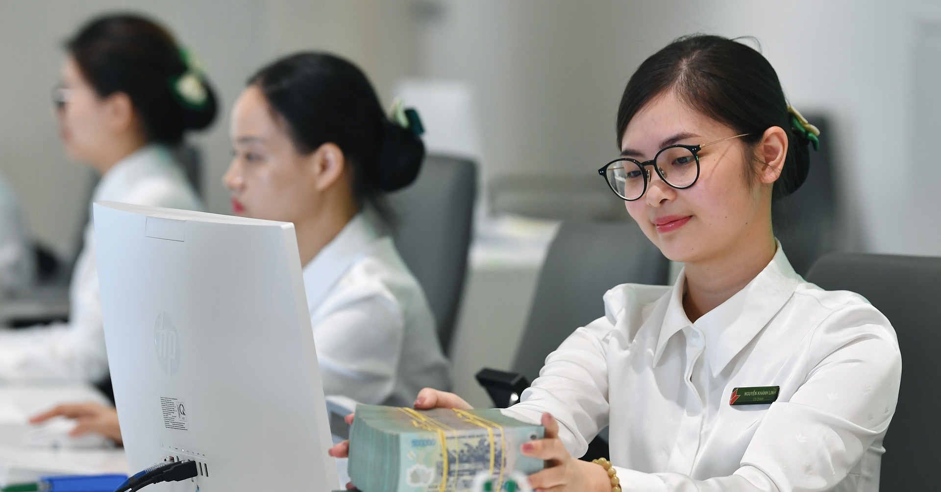 Thu nhập bình quân nhân viên nhiều ngân hàng trên 40 triệu đồng/tháng