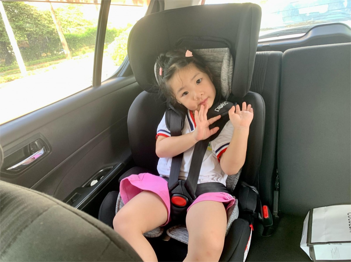 Từ 01/01/2026, bắt buộc phải có ghế an toàn cho trẻ dưới 10 tuổi ngồi ô tô