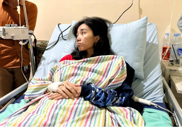 Tá hỏa hai chị em sống cùng thithe mẹ 19 ngày vì được dặn 'không phiền hàng xóm'