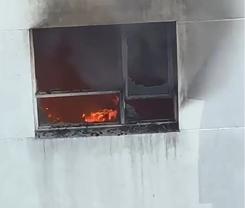 Cháy căn hộ tầng 12 chung cư ở TP.HCM