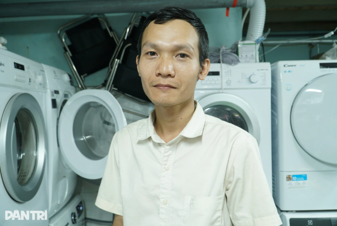 Chủ tiệm giặt ủi ở TPHCM dán tài khoản của MTTQ cho khách thanh toán